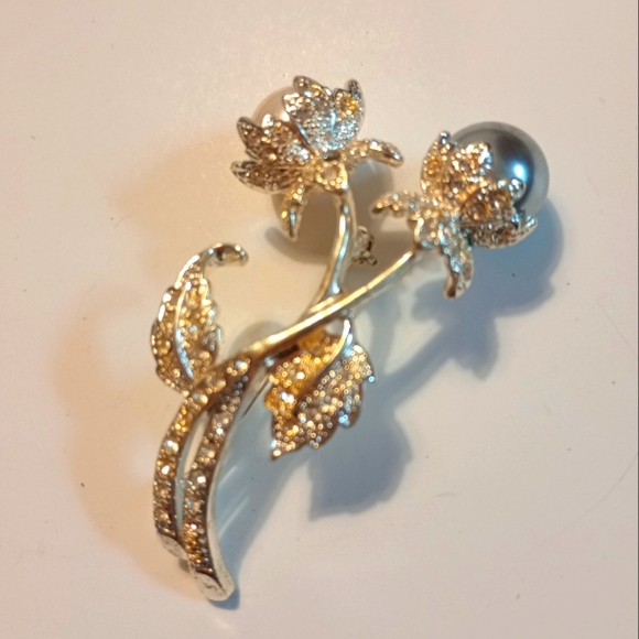 Silver tone brooch - Picture 6 of 8